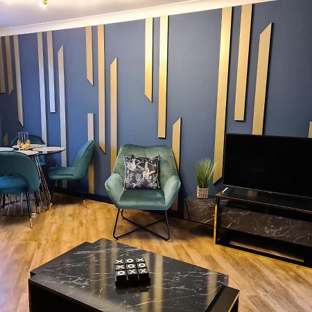 Stunning 2 Bed House Near Coastal Path/Lake/Beach Llanelli Bagian luar foto