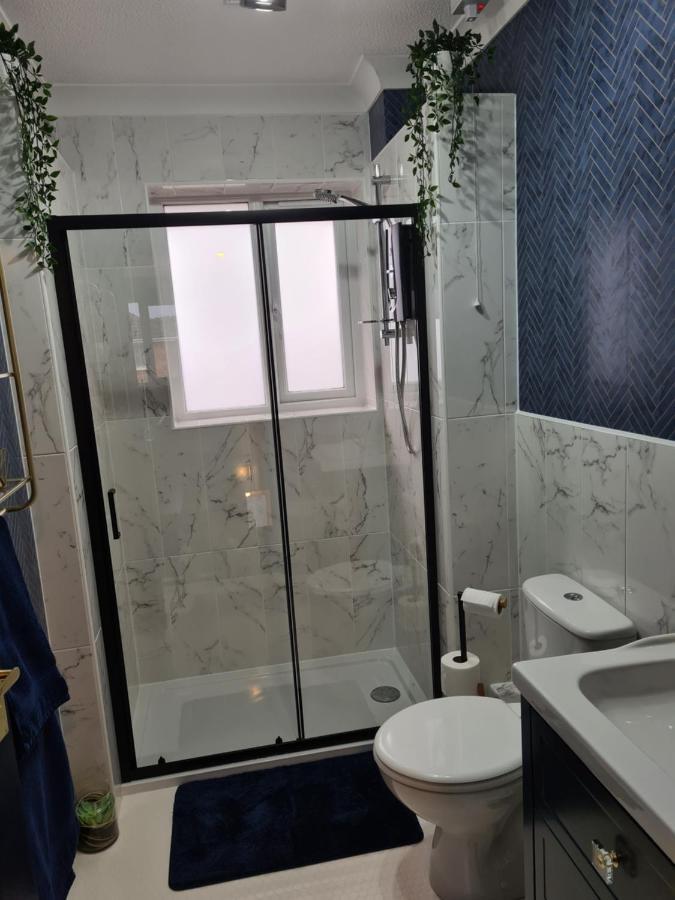 Stunning 2 Bed House Near Coastal Path/Lake/Beach Llanelli Bagian luar foto