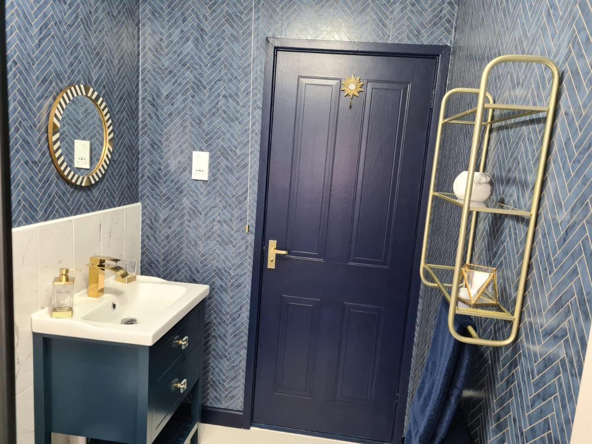 Stunning 2 Bed House Near Coastal Path/Lake/Beach Llanelli Bagian luar foto