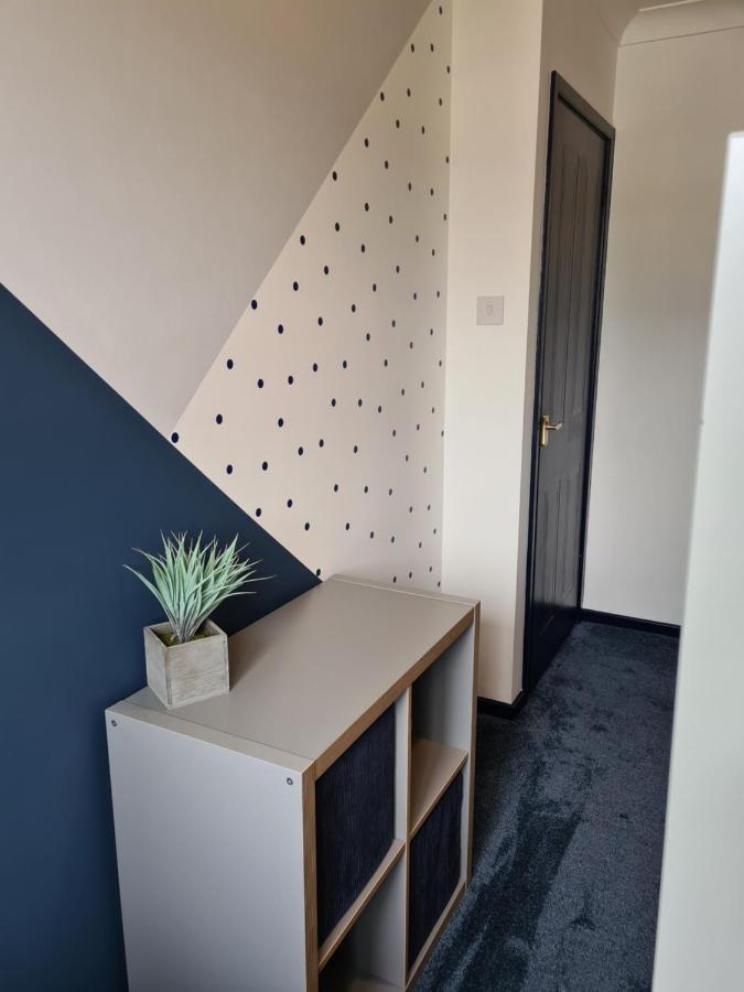 Stunning 2 Bed House Near Coastal Path/Lake/Beach Llanelli Bagian luar foto